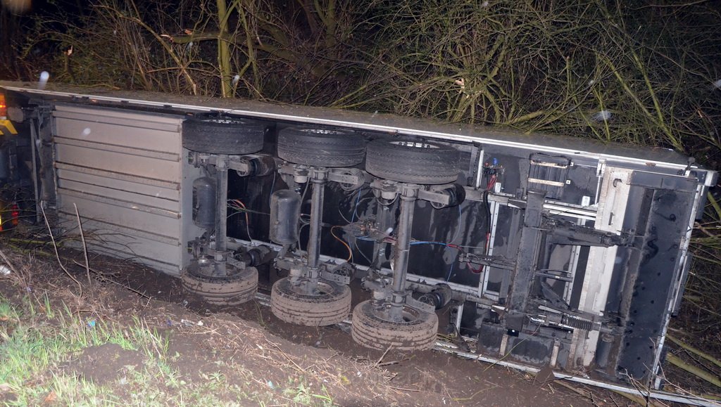 VU LKW umgestuerzt A 3 Rich Frankfurt AS Koenigsforst P163.JPG - Miklos Laubert